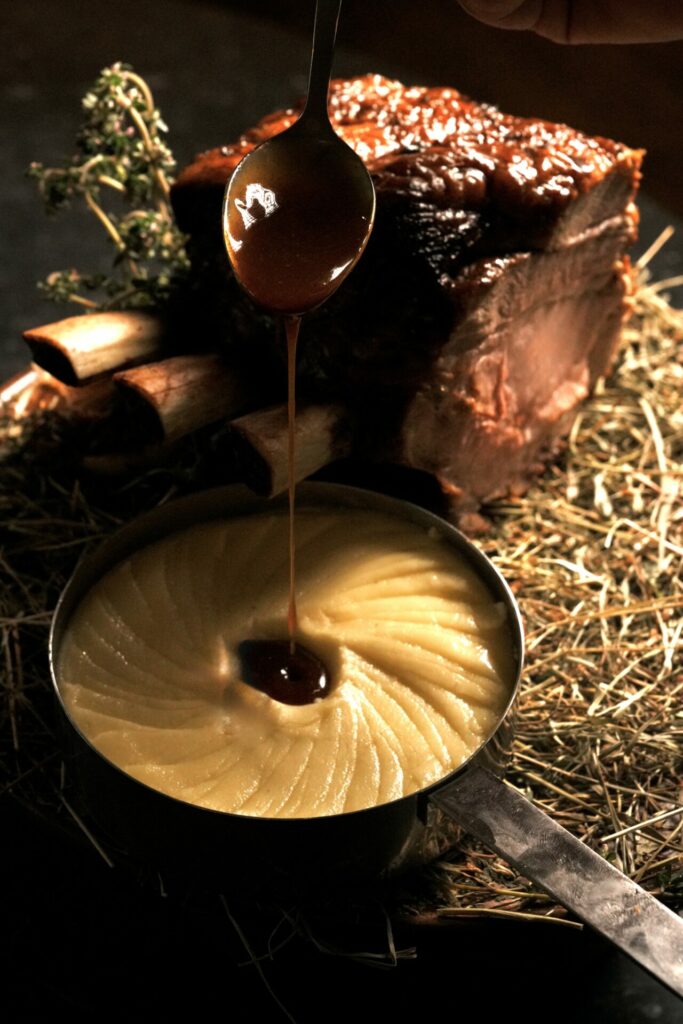 Classique "Cote de veau rôti, jus court et fine mousseline de pommes de terre fumée au bois de hêtre" Au restaurant Le Schiap by Stéphane Pitré