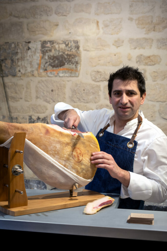 Chef Stéphane Pitré dans son Cellier
